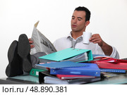 Man ignoring his work. Стоковое фото, агентство Ingram Publishing / Фотобанк Лори
