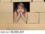 Woman surrounded by boxes. Стоковое фото, агентство Ingram Publishing / Фотобанк Лори