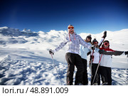 teenagers on a ski vacation. Стоковое фото, агентство Ingram Publishing / Фотобанк Лори