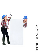 twin sisters with hard hat and loudspeaker. Стоковое фото, агентство Ingram Publishing / Фотобанк Лори