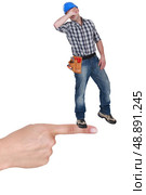 Standing on the hand of a woman. Стоковое фото, агентство Ingram Publishing / Фотобанк Лори