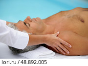a man receiving a massage. Стоковое фото, агентство Ingram Publishing / Фотобанк Лори