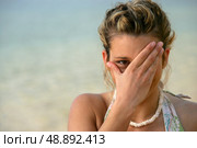 Shy woman at the seaside. Стоковое фото, агентство Ingram Publishing / Фотобанк Лори