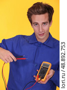 Tradesman posing with a multitester. Стоковое фото, агентство Ingram Publishing / Фотобанк Лори