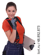 Young female renovator. Стоковое фото, агентство Ingram Publishing / Фотобанк Лори