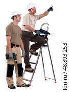 Two laborers with drills chatting. Стоковое фото, агентство Ingram Publishing / Фотобанк Лори