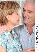 Senior couple embracing. Стоковое фото, агентство Ingram Publishing / Фотобанк Лори