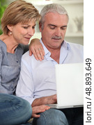 senior couple using computer. Стоковое фото, агентство Ingram Publishing / Фотобанк Лори