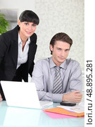 Colleagues working together. Стоковое фото, агентство Ingram Publishing / Фотобанк Лори