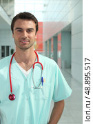 Portrait of a medical professional standing in a hallway. Стоковое фото, агентство Ingram Publishing / Фотобанк Лори