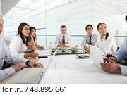 work session in company. Стоковое фото, агентство Ingram Publishing / Фотобанк Лори