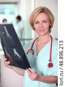 Doctor with patient. Стоковое фото, агентство Ingram Publishing / Фотобанк Лори