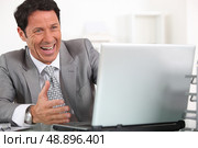 Man laughing hysterically. Стоковое фото, агентство Ingram Publishing / Фотобанк Лори
