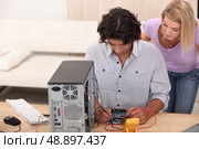 technician repairing a computer. Стоковое фото, агентство Ingram Publishing / Фотобанк Лори