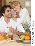 Couple having breakfast. Стоковое фото, агентство Ingram Publishing / Фотобанк Лори