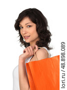 Brunette woman with orange bag. Стоковое фото, агентство Ingram Publishing / Фотобанк Лори