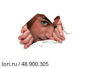 Man looking through a ripped paper wall. Стоковое фото, агентство Ingram Publishing / Фотобанк Лори