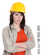 Woman with yellow helmet. Стоковое фото, агентство Ingram Publishing / Фотобанк Лори