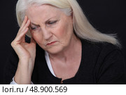 Senior woman with a headache. Стоковое фото, агентство Ingram Publishing / Фотобанк Лори