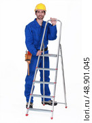 Worker with a stepladder. Стоковое фото, агентство Ingram Publishing / Фотобанк Лори