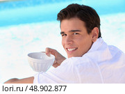 Young boy with bowl. Стоковое фото, агентство Ingram Publishing / Фотобанк Лори