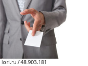 Businessman handing out card. Стоковое фото, агентство Ingram Publishing / Фотобанк Лори