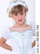 Girl dressed up as a princess. Стоковое фото, агентство Ingram Publishing / Фотобанк Лори