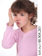 Little girl making a grimace. Стоковое фото, агентство Ingram Publishing / Фотобанк Лори