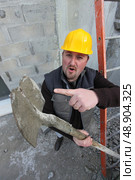 Worker with a broken tool. Стоковое фото, агентство Ingram Publishing / Фотобанк Лори