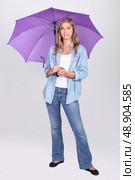 Young woman standing under a bright purple umbrella. Стоковое фото, агентство Ingram Publishing / Фотобанк Лори