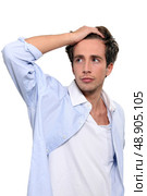 Man running hand through hair. Стоковое фото, агентство Ingram Publishing / Фотобанк Лори