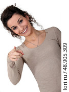Woman giggling and pointing. Стоковое фото, агентство Ingram Publishing / Фотобанк Лори