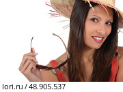 fashionable woman with sunglasses. Стоковое фото, агентство Ingram Publishing / Фотобанк Лори