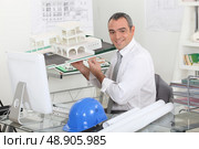 Architect sat in private office. Стоковое фото, агентство Ingram Publishing / Фотобанк Лори