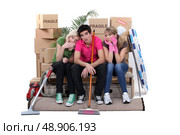 Friends moving house. Стоковое фото, агентство Ingram Publishing / Фотобанк Лори