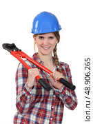 Woman with boltcutters. Стоковое фото, агентство Ingram Publishing / Фотобанк Лори