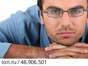 Bored man wearing glasses. Стоковое фото, агентство Ingram Publishing / Фотобанк Лори