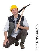 Construction worker with a pickaxe. Стоковое фото, агентство Ingram Publishing / Фотобанк Лори