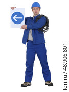 Traffic guard directing traffic. Стоковое фото, агентство Ingram Publishing / Фотобанк Лори