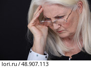 Lady suffering from headache. Стоковое фото, агентство Ingram Publishing / Фотобанк Лори
