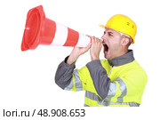 Traffic guard screaming into a pylon. Стоковое фото, агентство Ingram Publishing / Фотобанк Лори