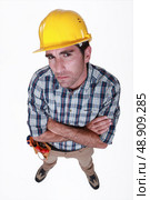 A dubious construction worker. Стоковое фото, агентство Ingram Publishing / Фотобанк Лори