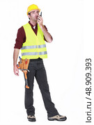 Workman using walkie-talkie on white background. Стоковое фото, агентство Ingram Publishing / Фотобанк Лори