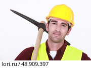 Construction worker holding pick-Axe. Стоковое фото, агентство Ingram Publishing / Фотобанк Лори