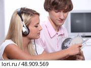 Teenage boy and girl. Стоковое фото, агентство Ingram Publishing / Фотобанк Лори