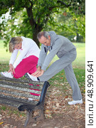 Senior people doing gymnastics. Стоковое фото, агентство Ingram Publishing / Фотобанк Лори