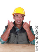 Laborer grimacing. Стоковое фото, агентство Ingram Publishing / Фотобанк Лори