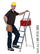 Worker with a toolbox and stepladder. Стоковое фото, агентство Ingram Publishing / Фотобанк Лори