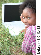 Young woman with a laptop. Стоковое фото, агентство Ingram Publishing / Фотобанк Лори