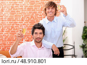 Young men in a wine bar. Стоковое фото, агентство Ingram Publishing / Фотобанк Лори